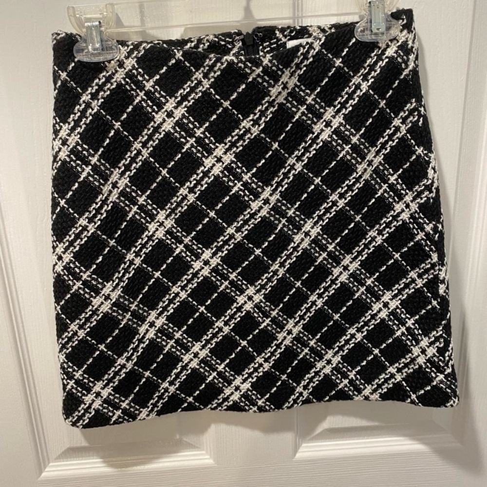 Elegant Black and White Checkered Mini Skirt